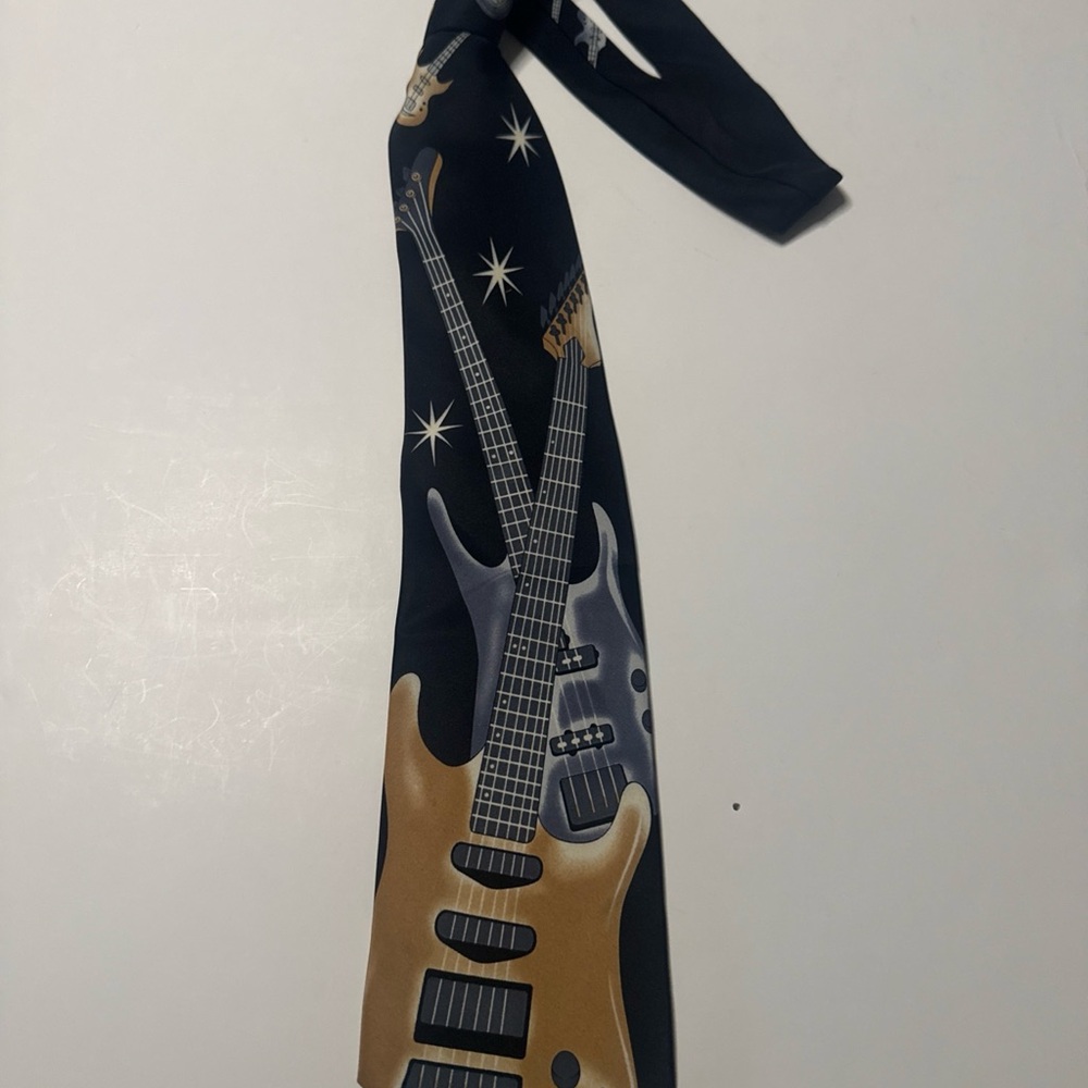 Guitar Print Tie in Black and Gold
